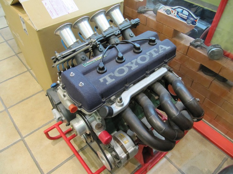 Toyota ITB four cylinder motor 